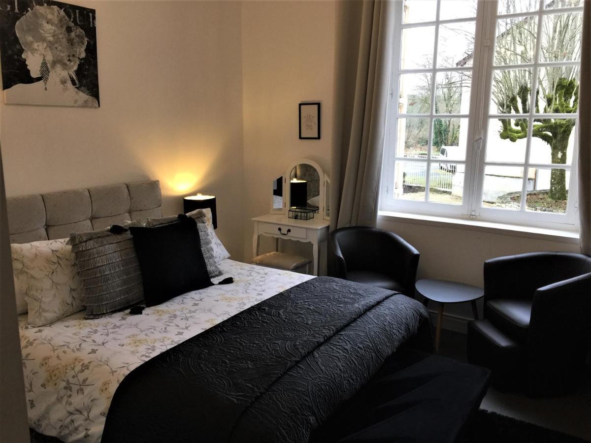 Vue Du Chateau D'Excideuil En Chambres חדר תמונה