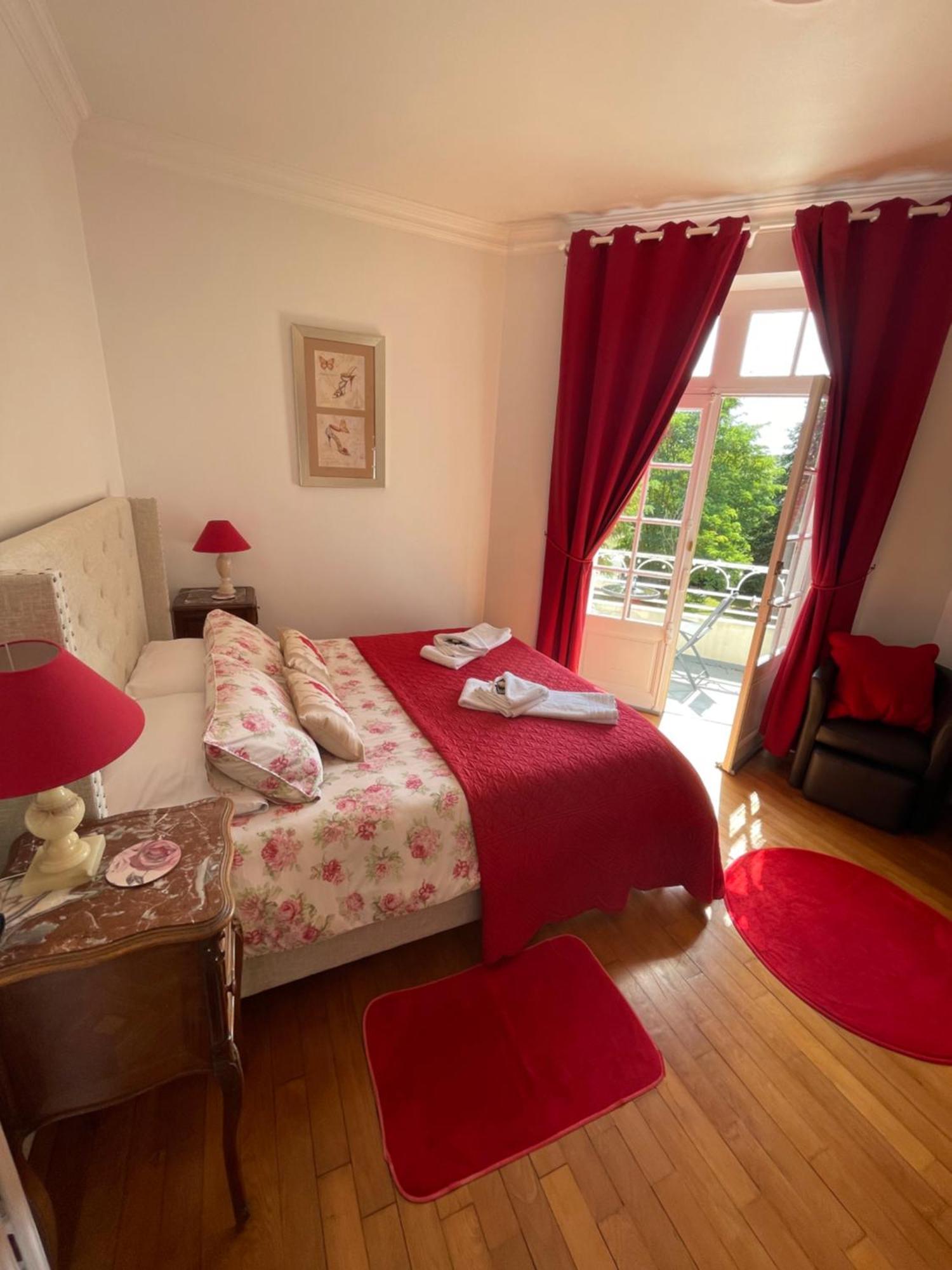 Vue Du Chateau D'Excideuil En Chambres מראה חיצוני תמונה