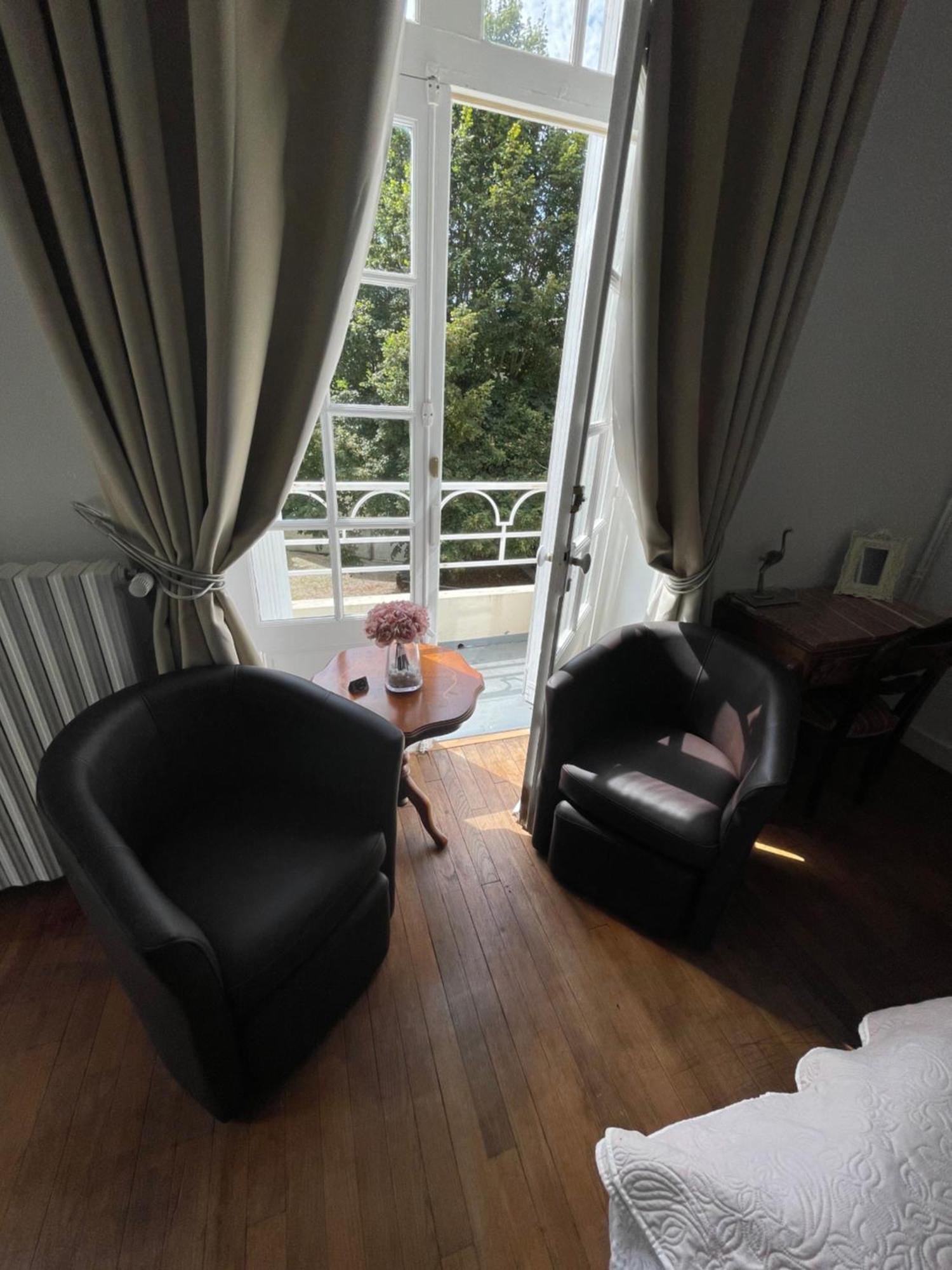 Vue Du Chateau D'Excideuil En Chambres מראה חיצוני תמונה