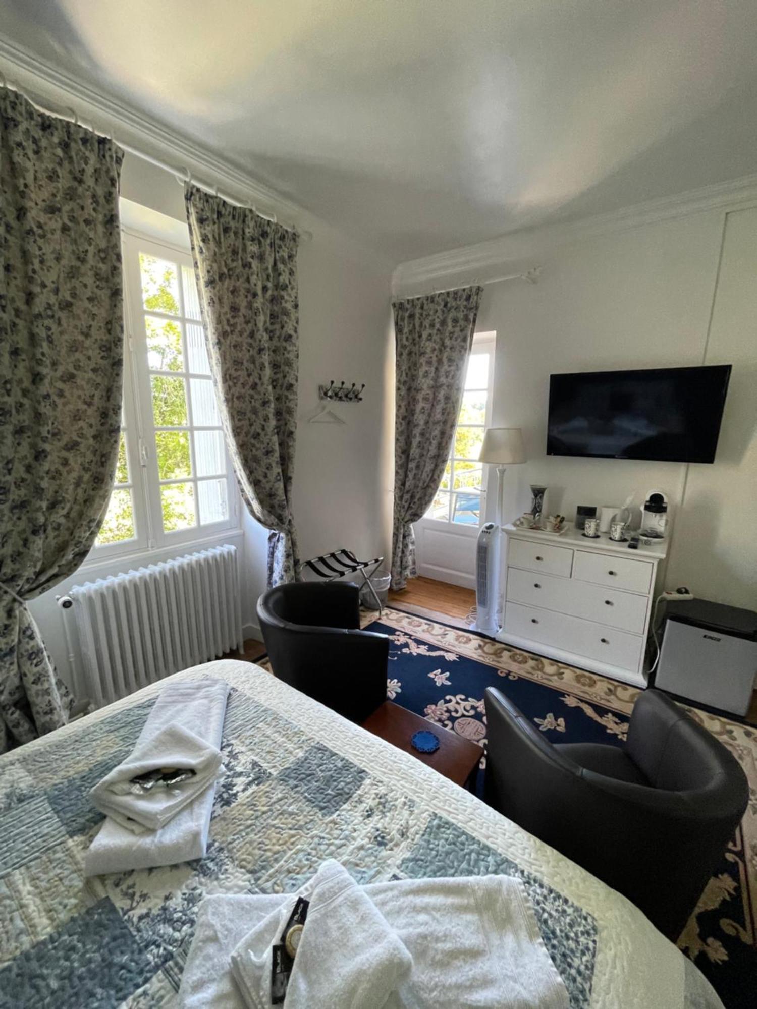 Vue Du Chateau D'Excideuil En Chambres מראה חיצוני תמונה